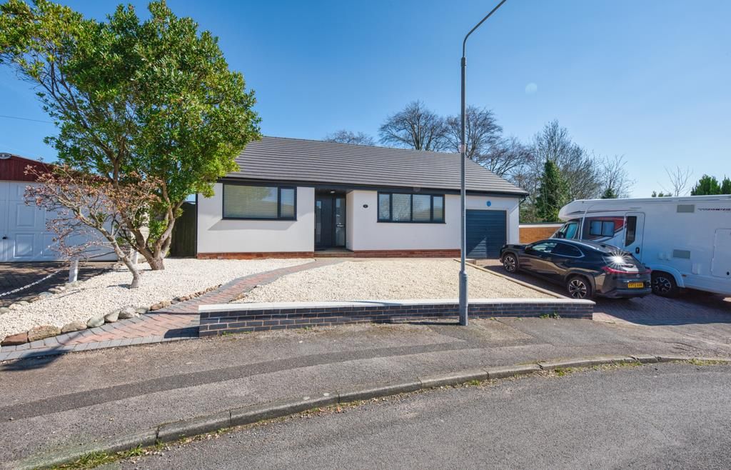 4 bed detached bungalow for sale in Foxhill Road, Burton Joyce