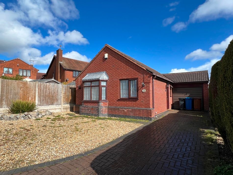 2 bed detached bungalow for sale in Griffin Close, Chase Terrace