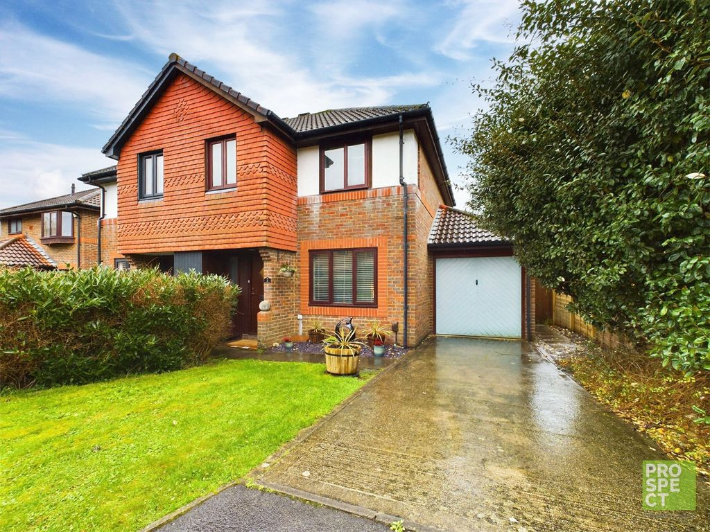 3 bed semidetached house for sale in Big Barn Grove, Warfield