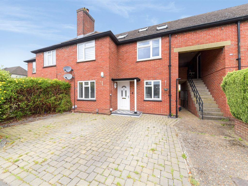 2 bed for sale in Lyme Regis Road, Banstead SM7, £375,000 Zoopla