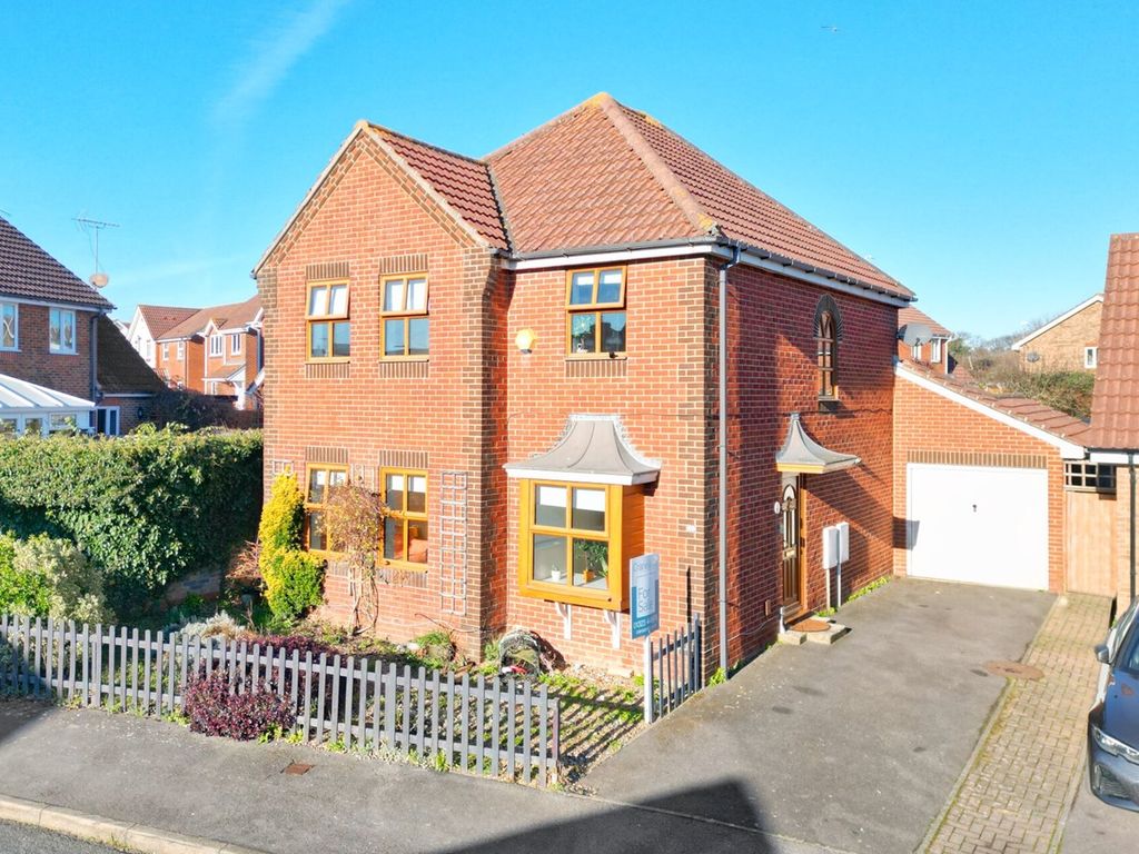 4 bed detached house for sale in Rotherfield Avenue, Eastbourne BN23, £390,000 Zoopla