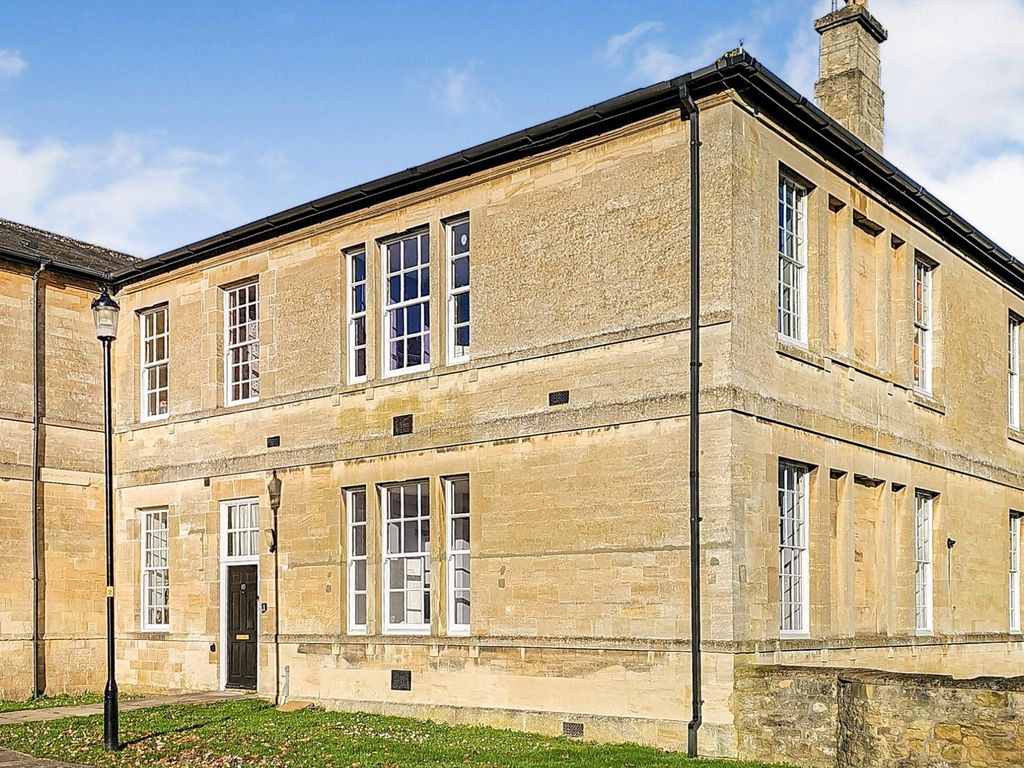 3 bed terraced house for sale in Thomas Wyatt Road, Devizes SN10, £