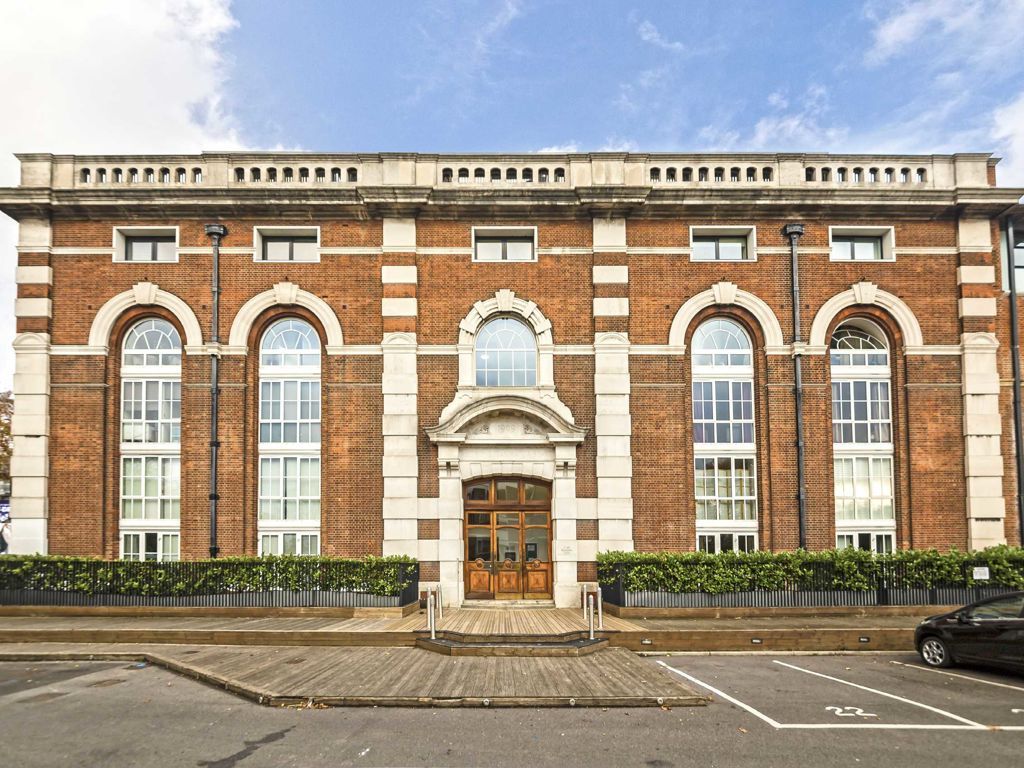 3 bed flat to rent in Great West Road, London W6 Zoopla