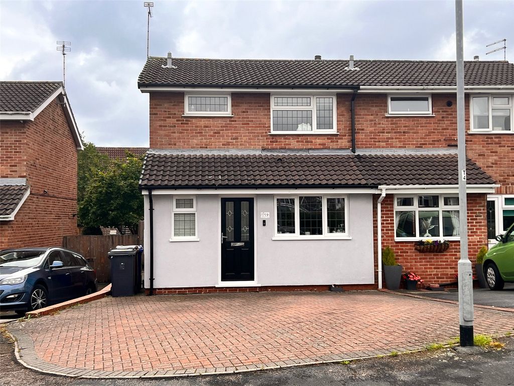 2 bed semidetached house for sale in Spencer Close, Stretton, Burton