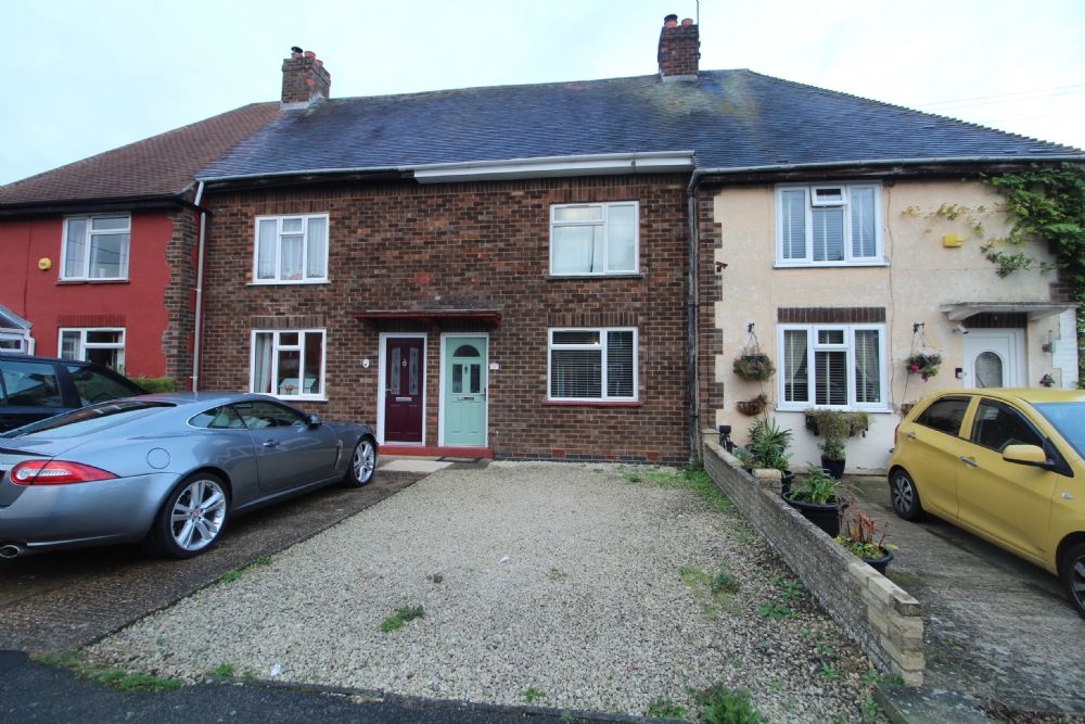 3 bed terraced house to rent in Grafton Road, Roade, Northamptonshire