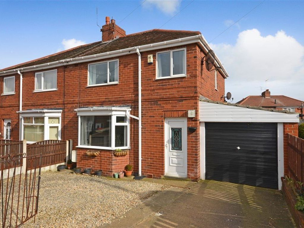 3 bed semidetached house to rent in Grove Lea Crescent, Pontefract WF8