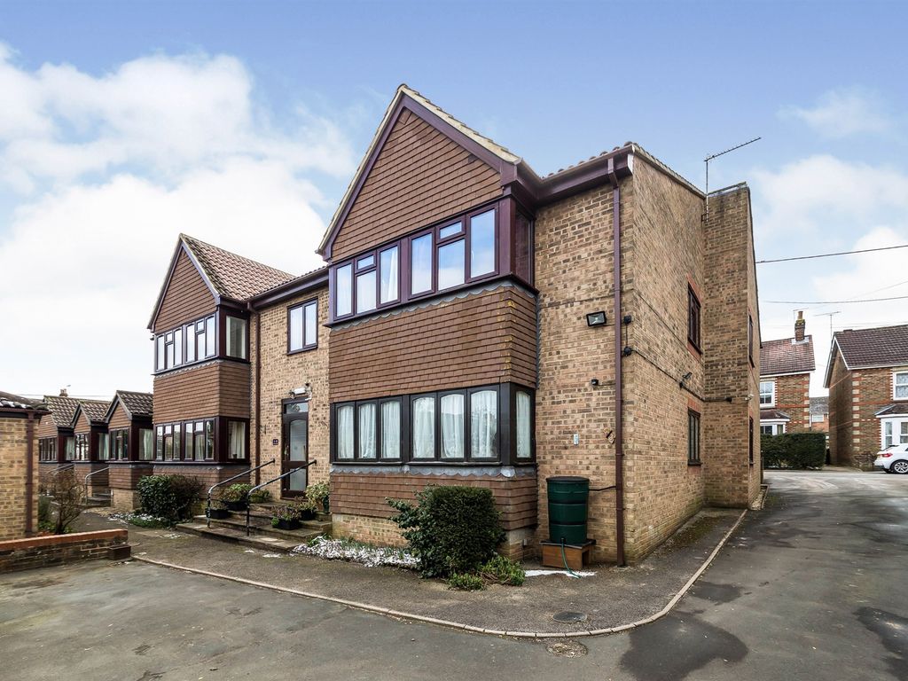 2 bed flat for sale in Fairfield Gardens, Burgess Hill RH15 Zoopla