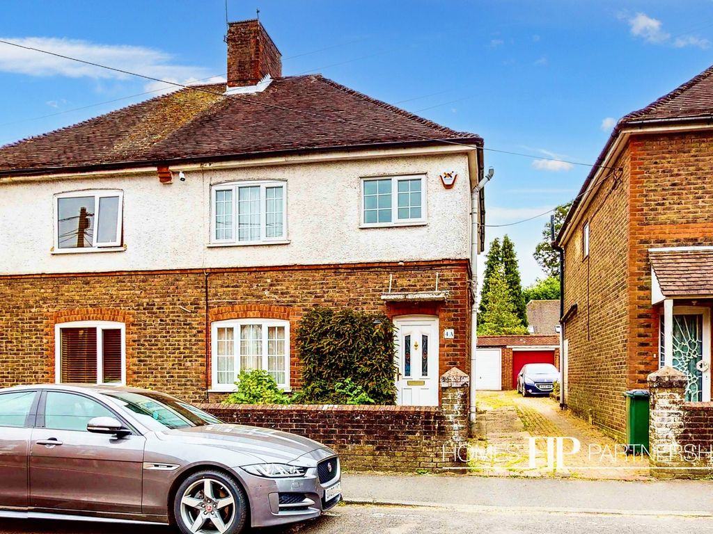 3 bed semidetached house to rent in Malthouse Road, Crawley RH10 Zoopla