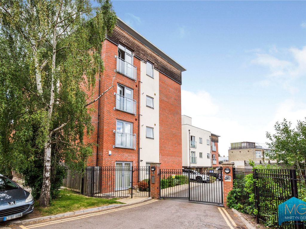 2 bed flat to rent in Novia House, Tapster Street, High EN5, £