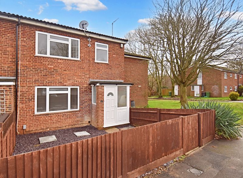 3 bed terraced house for sale in Evesham Walk, Basingstoke RG24, £