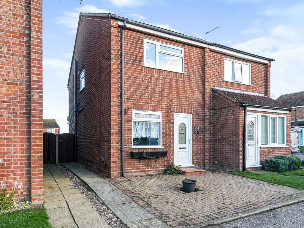 2 bed semidetached house for sale in Zurich Close, Hopton, Great