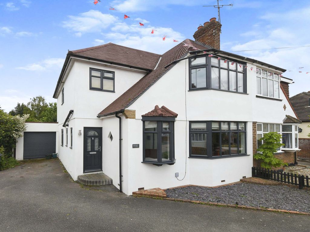 4 bed semidetached house for sale in Baddow Place Avenue, Chelmsford