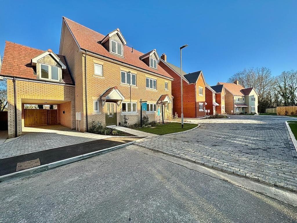 New home, 4 bed linkdetached house for sale in Mytchett Road, Mytchett