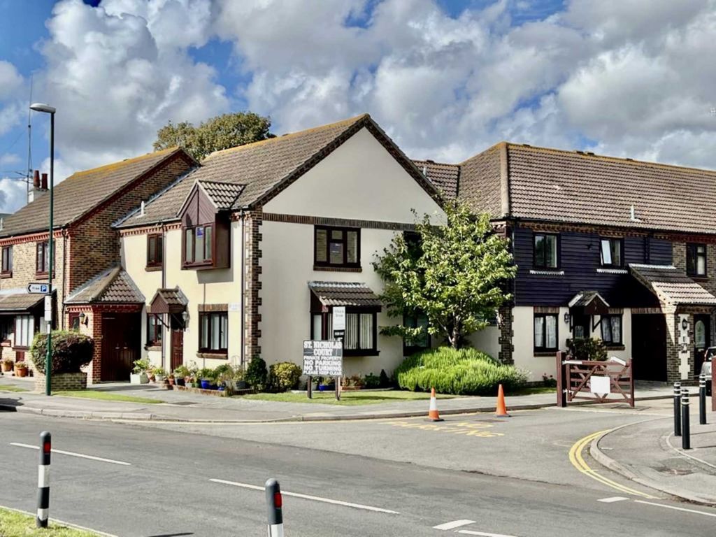 2 bed flat to rent in St Nicholas Court, Elmer Road, Middleton On Sea