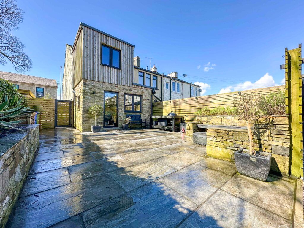 3 bed cottage for sale in Helmshore Road, Helmshore, Rossendale BB4, £