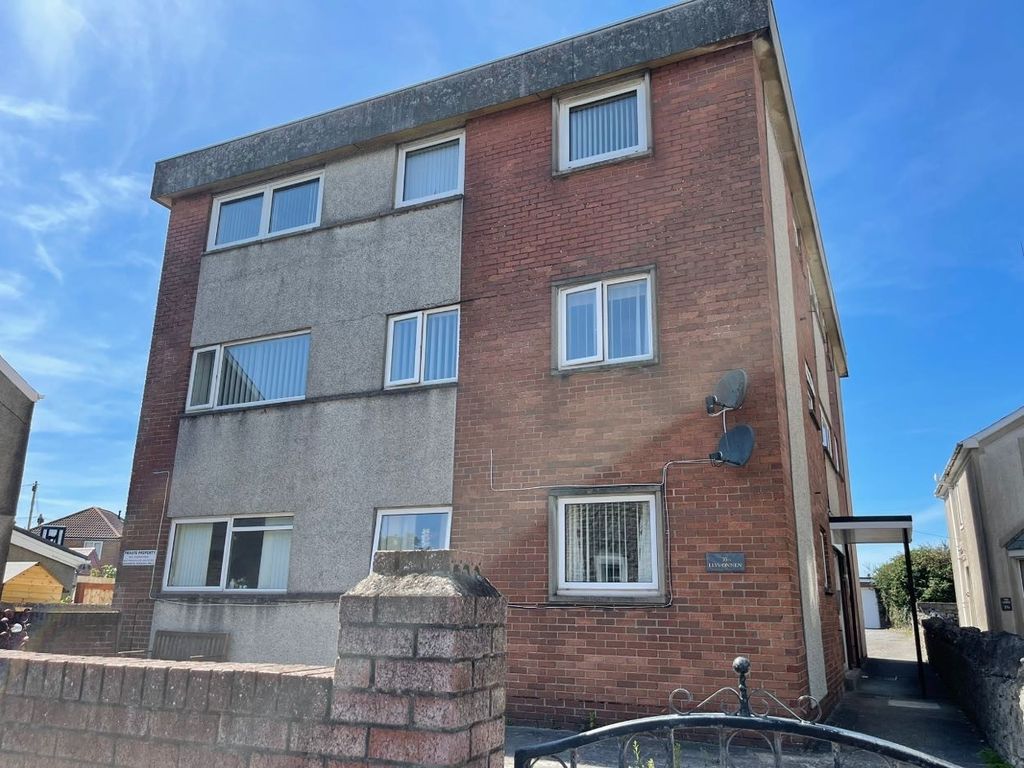 2 bed flat to rent in South Road, Porthcawl CF36, £795 pcm Zoopla