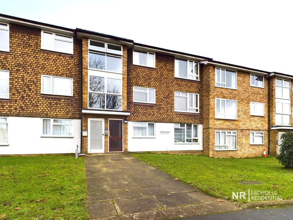 2 bed flat for sale in Warner Avenue, North Cheam, Surrey. SM3, £