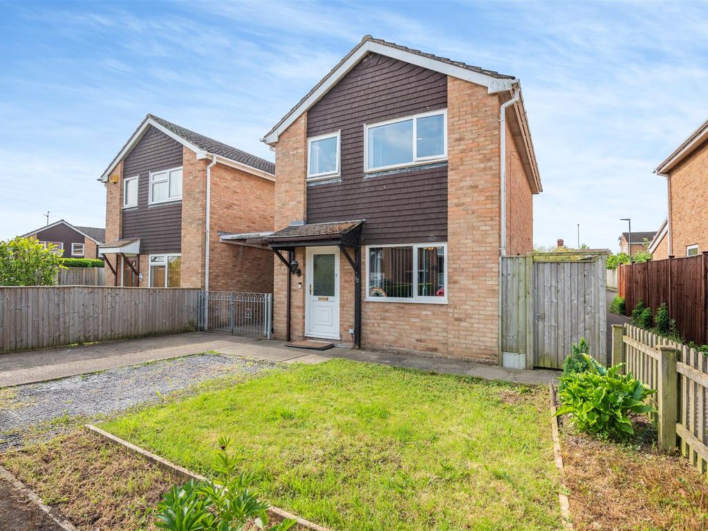 3 bed detached house for sale in Oak Way, Huntley, Gloucester GL19 Zoopla