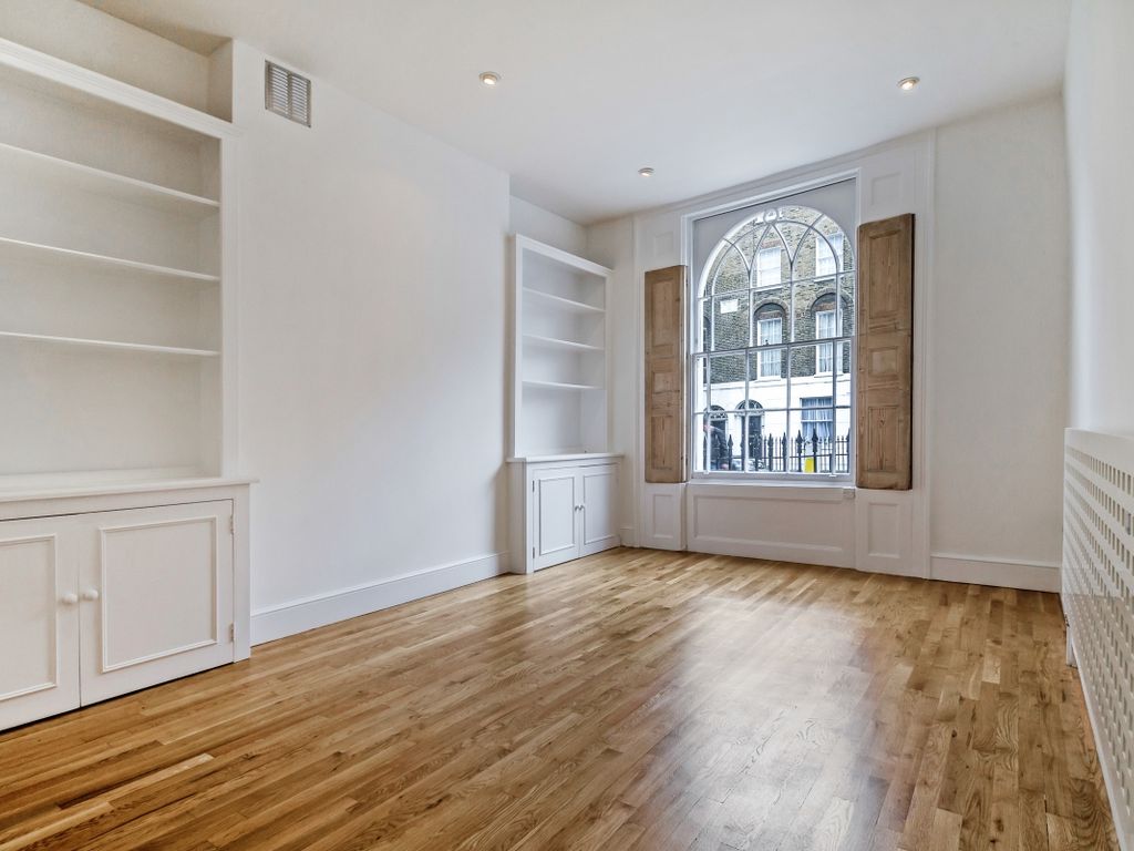 2 bed flat to rent in Amwell Street, London EC1R, £3,000 pcm Zoopla