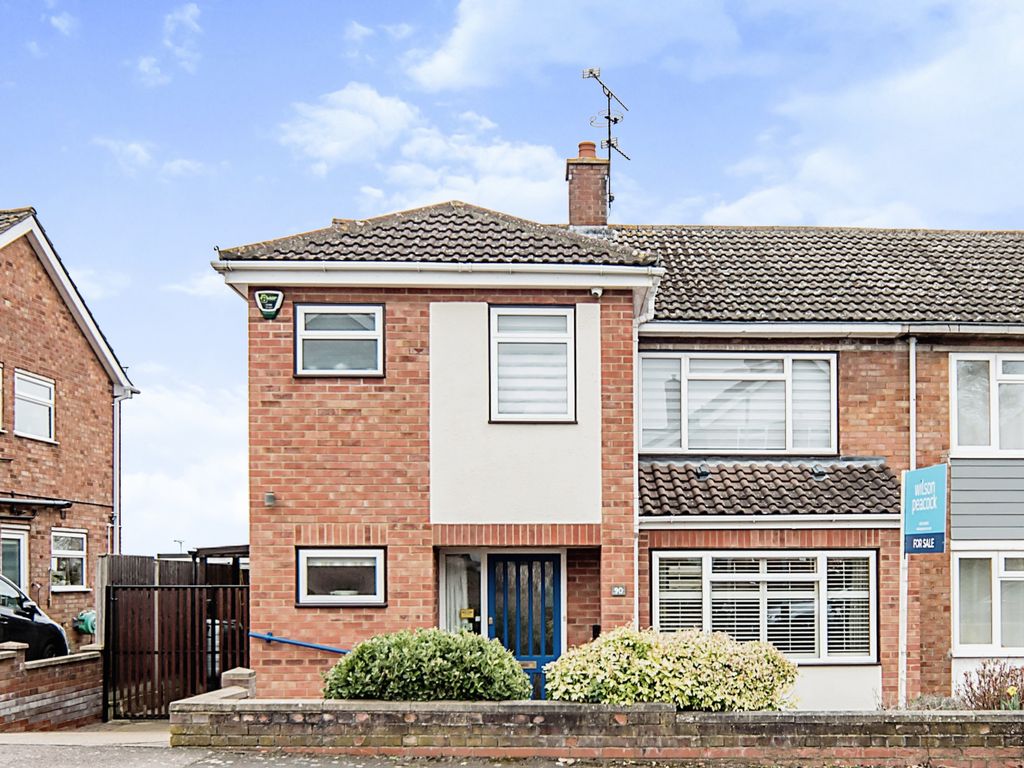 3 bed detached house for sale in Curlew Crescent, Bedford, Bedfordshire