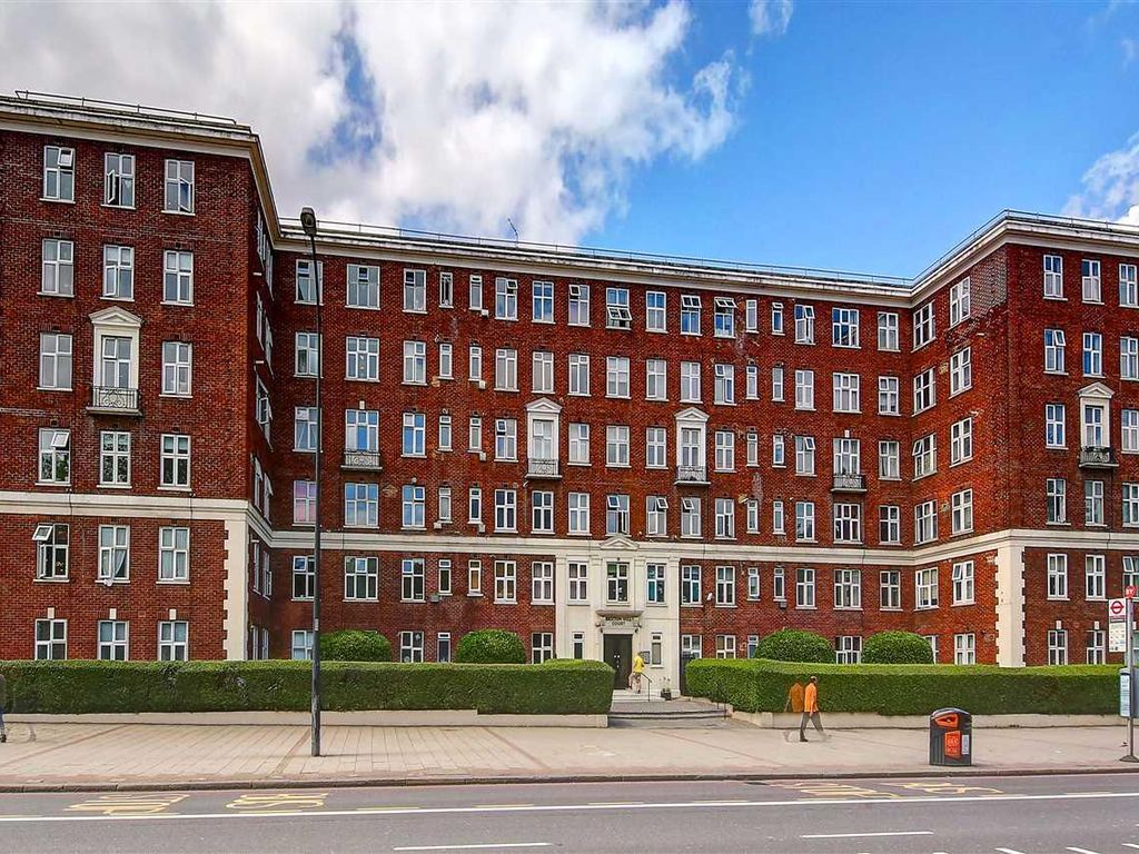 3 bed flat to rent in Brixton Hill, London SW2, £2,300 pcm Zoopla