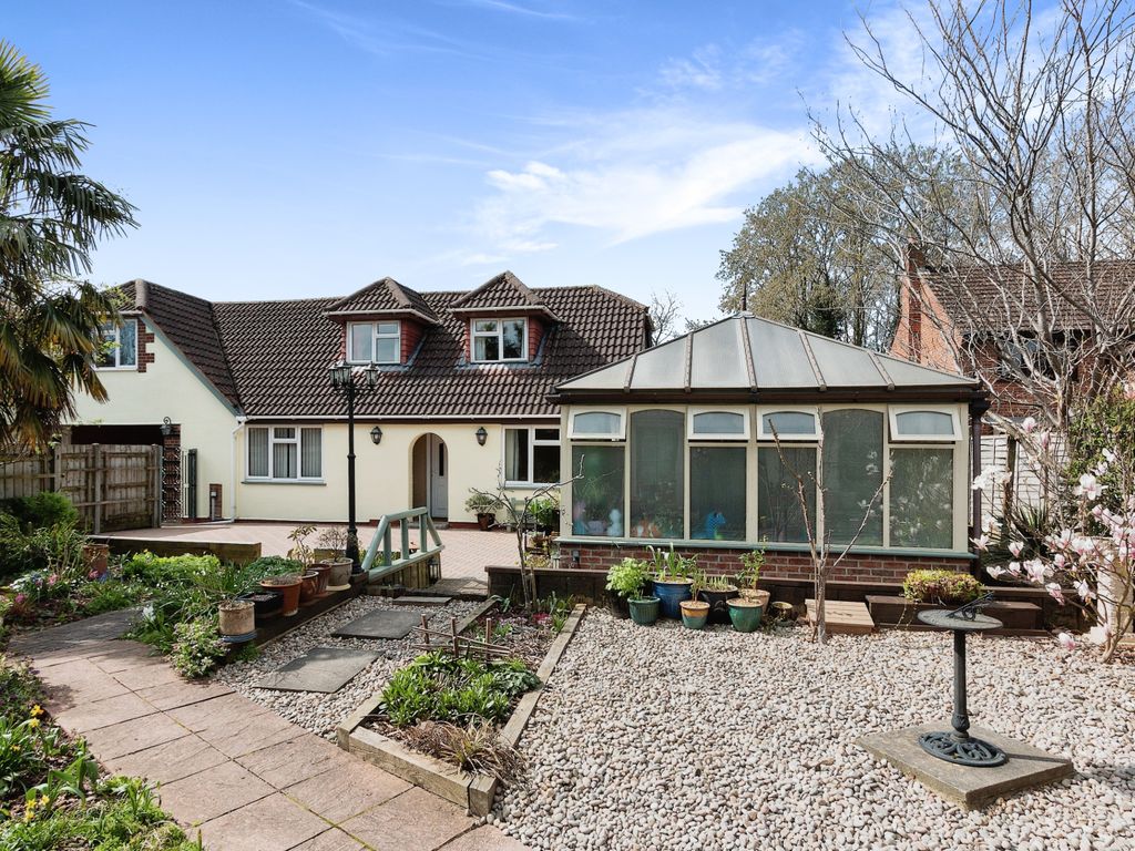 4 bed detached house for sale in Merrydown Lane, Chineham, Basingstoke