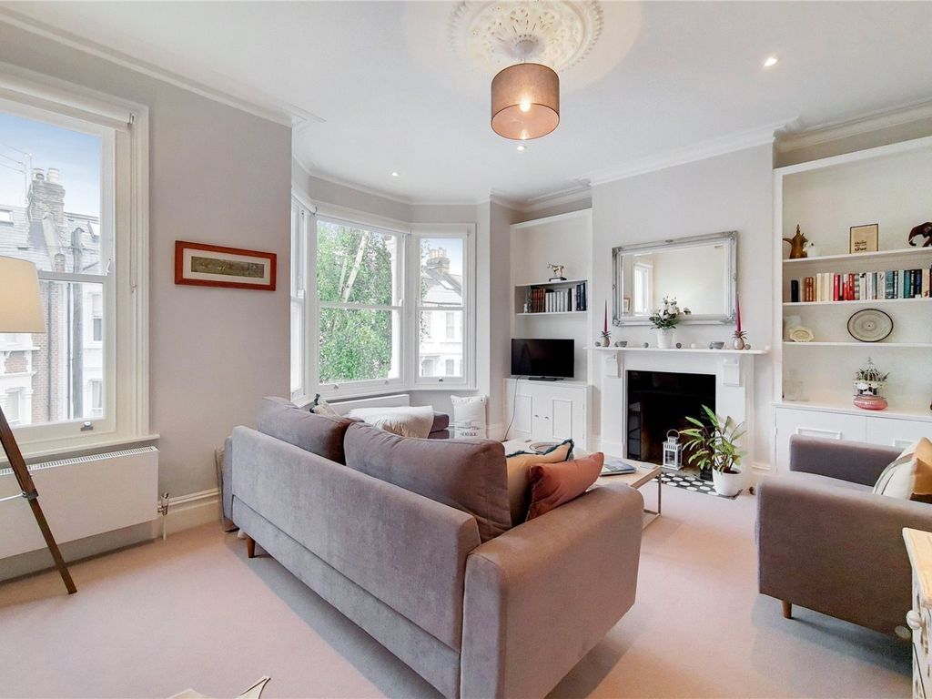 2 bed flat to rent in Stormont Road, Clapham Common SW11, £2,700 pcm