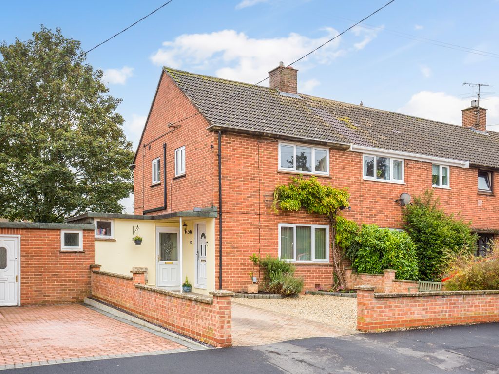 2 bed end terrace house for sale in Coldharbour Road, Hungerford RG17