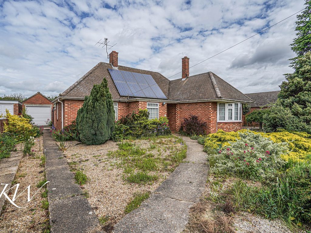 2 bed detached bungalow for sale in Winston Avenue, Colchester CO3 Zoopla