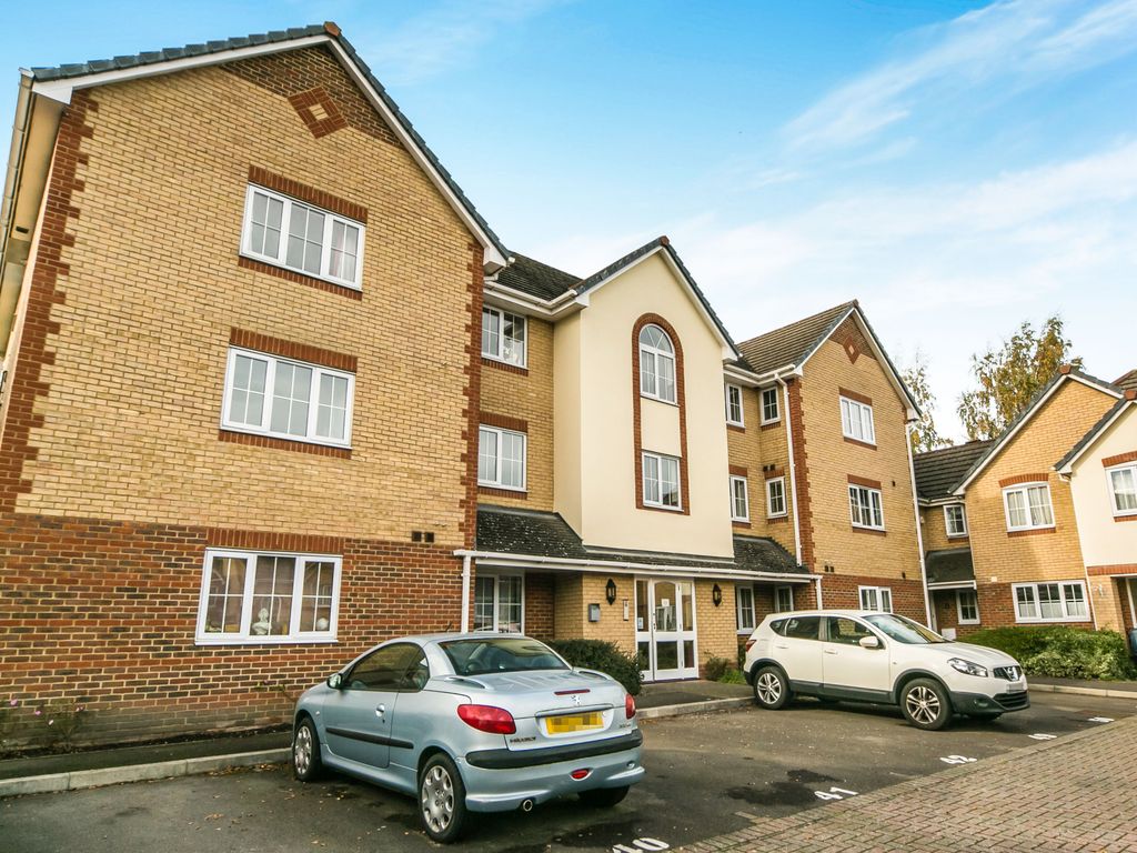 2 bed flat to rent in Devonshire Park, Reading RG2, £1,400 pcm Zoopla