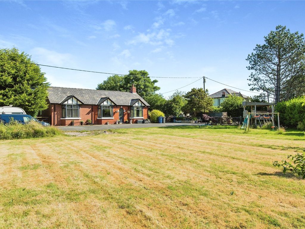 4 bed bungalow for sale in Jane Lane, Midge Hall, Leyland, Lancashire