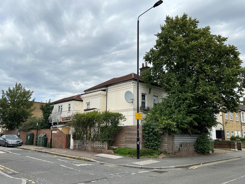 4 bed end terrace house for sale in Forest Lane, London E7, £475,000 Zoopla