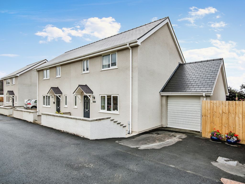 3 bed semidetached house for sale in Llandissilio, Clunderwen SA66 Zoopla