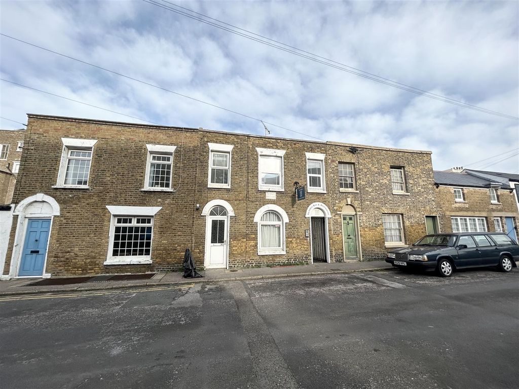 3 bed terraced house to rent in Trinity Square, Margate CT9 Zoopla