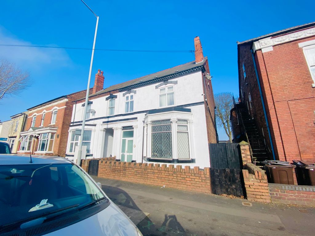 5 bed semidetached house for sale in Wellington Road, Bilston WV14