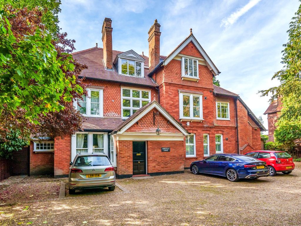2 bed flat to rent in Queens Road, Weybridge KT13, £1,700 pcm Zoopla