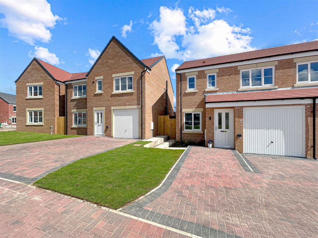 3 bed semidetached house for sale in Tarraby View, Carlisle CA3, £