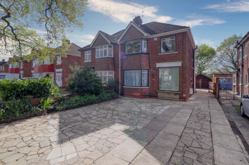 3 bed semidetached house for sale in Scotter Road, Scunthorpe DN15, £