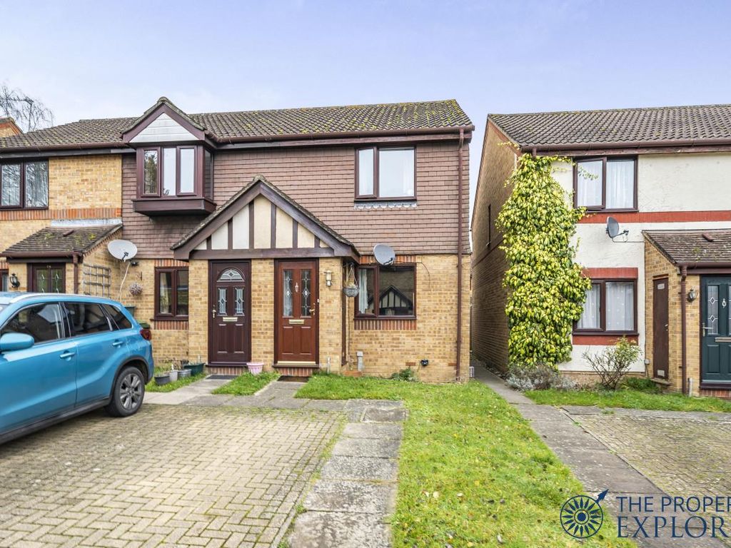 2 bed end terrace house for sale in Merryfield, Chineham, Basingstoke