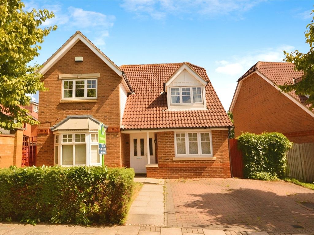 5 bed detached house to rent in Greenhaven Drive, London SE28, £2,750