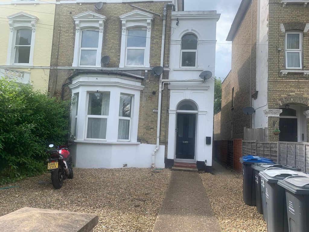 2 bed flat for sale in Woodside Green, Croydon SE25, £210,000 Zoopla