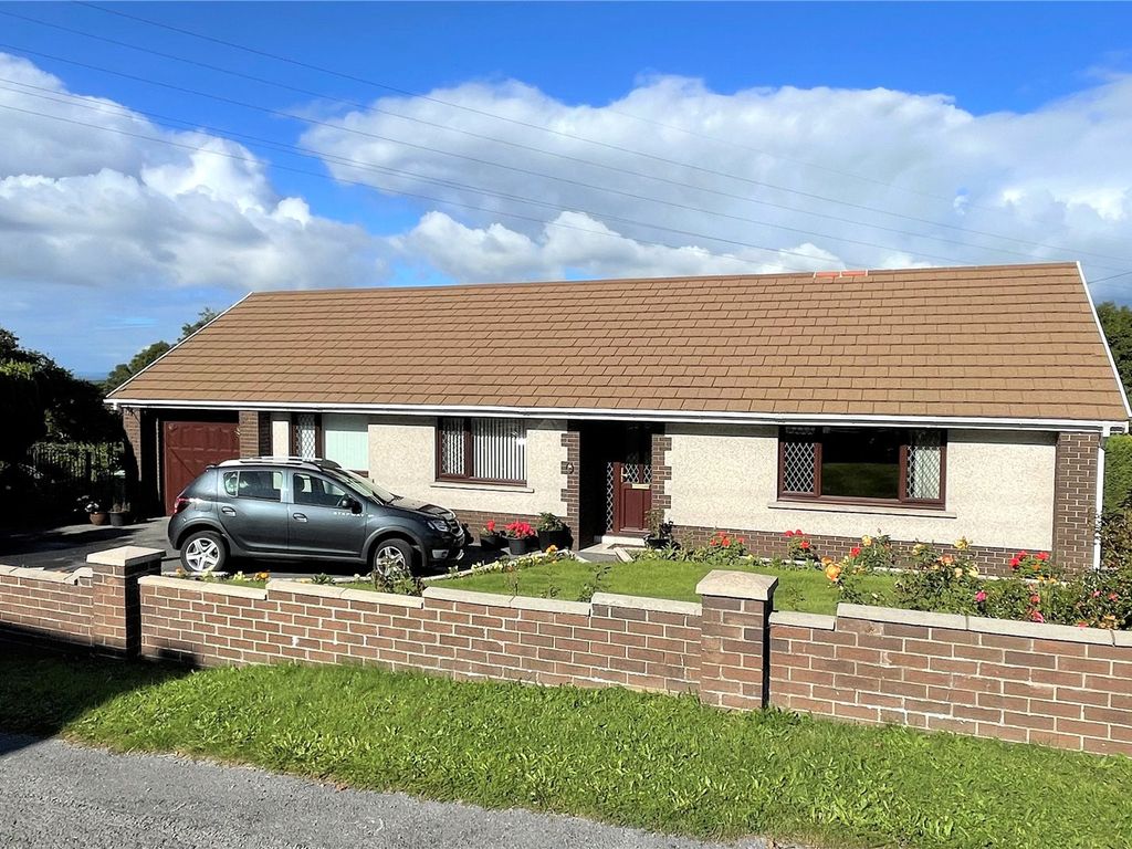 3 bed bungalow for sale in Heol Waunyclun, Trimsaran, Kidwelly