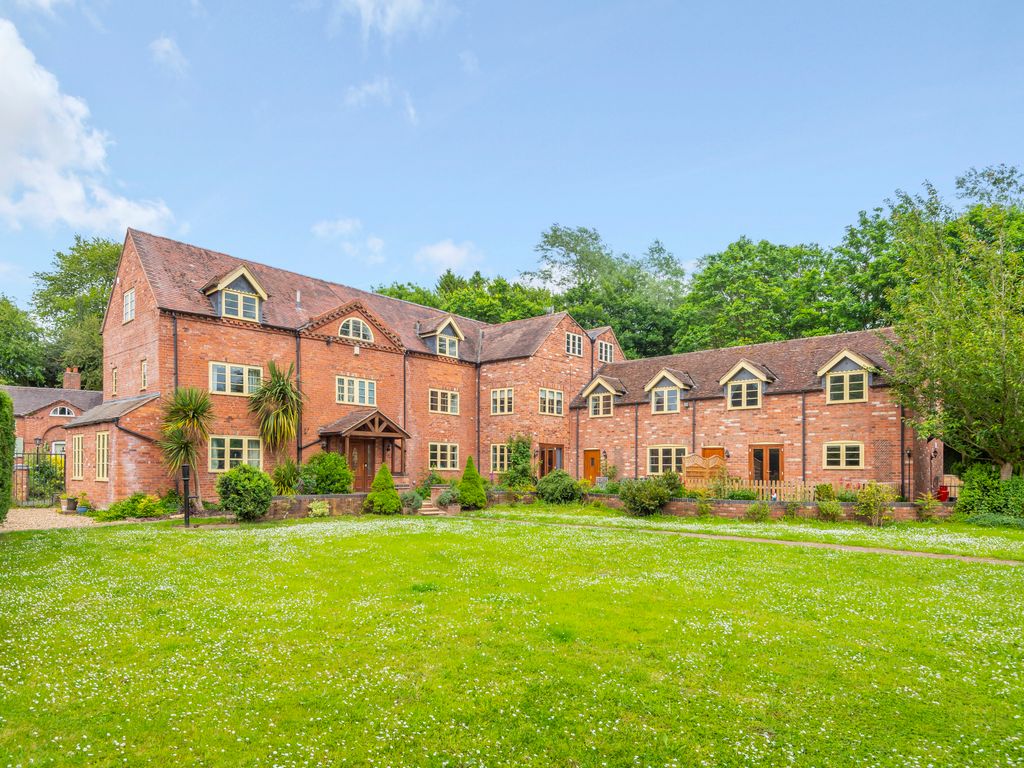6 bed linkdetached house for sale in Pard House Lane, Stanford Bridge