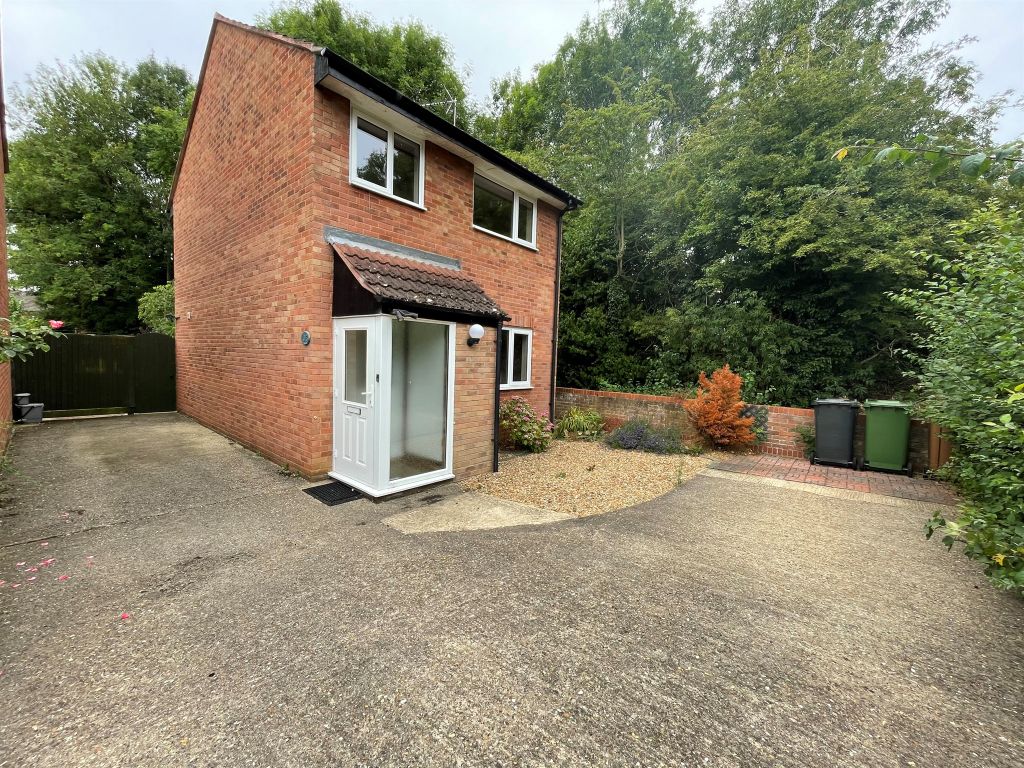 3 bed detached house for sale in Hedgelands, Werrington, Peterborough