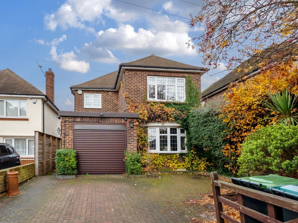 4 bed detached house for sale in Windsor Road, Gravesend DA12, £600,000
