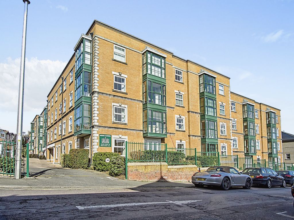 2 bed flat for sale in Medina Gardens, Cowes, Isle Of Wight PO31 Zoopla