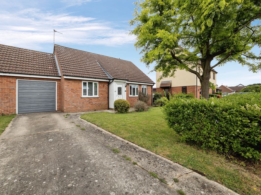 2 bed bungalow for sale in Jubilee Road, Watton, Thetford, Norfolk IP25