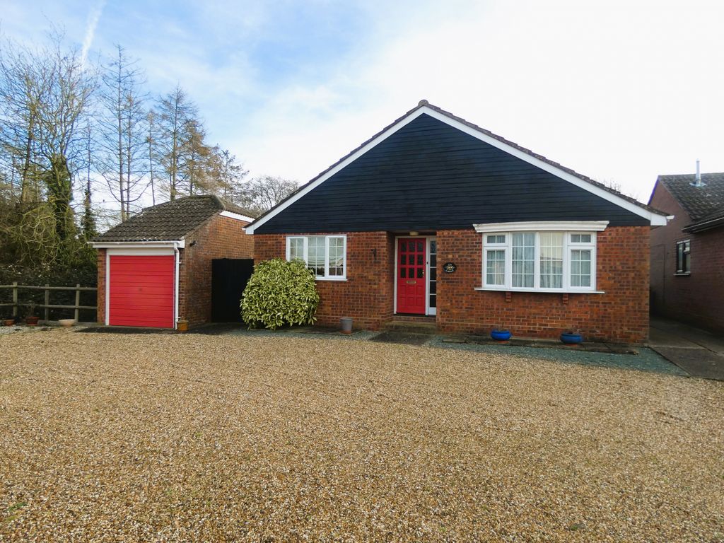3 bed detached bungalow for sale in Hunts Farm Close, Tollesbury, Maldon CM9, £425,000 Zoopla