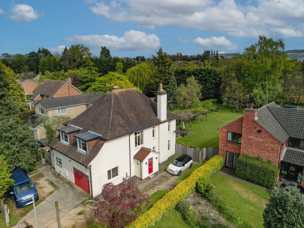 4 bed detached house for sale in Carisbrooke Road, Hucclecote