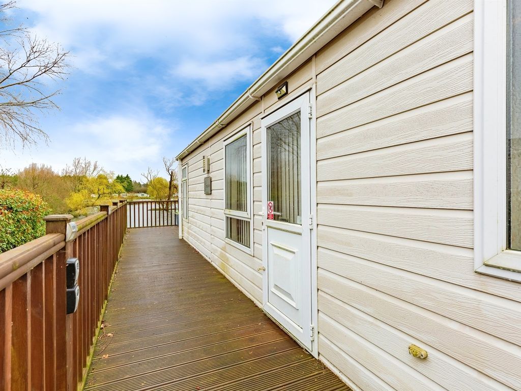 2 bed mobile/park home for sale in Crow Lane, Little Billing